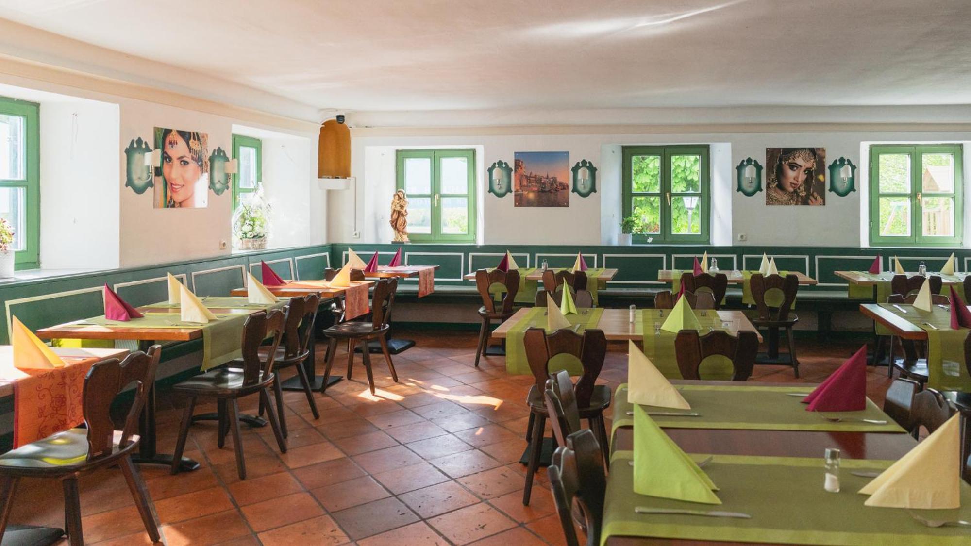 Hotel Restaurant Taverna Eching  外观 照片
