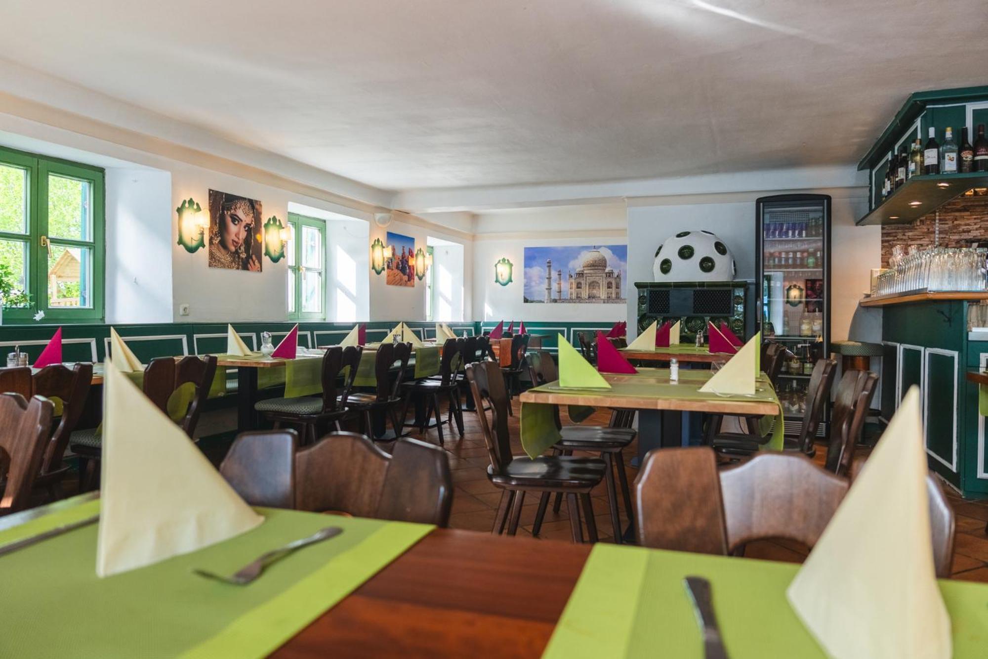 Hotel Restaurant Taverna Eching  外观 照片